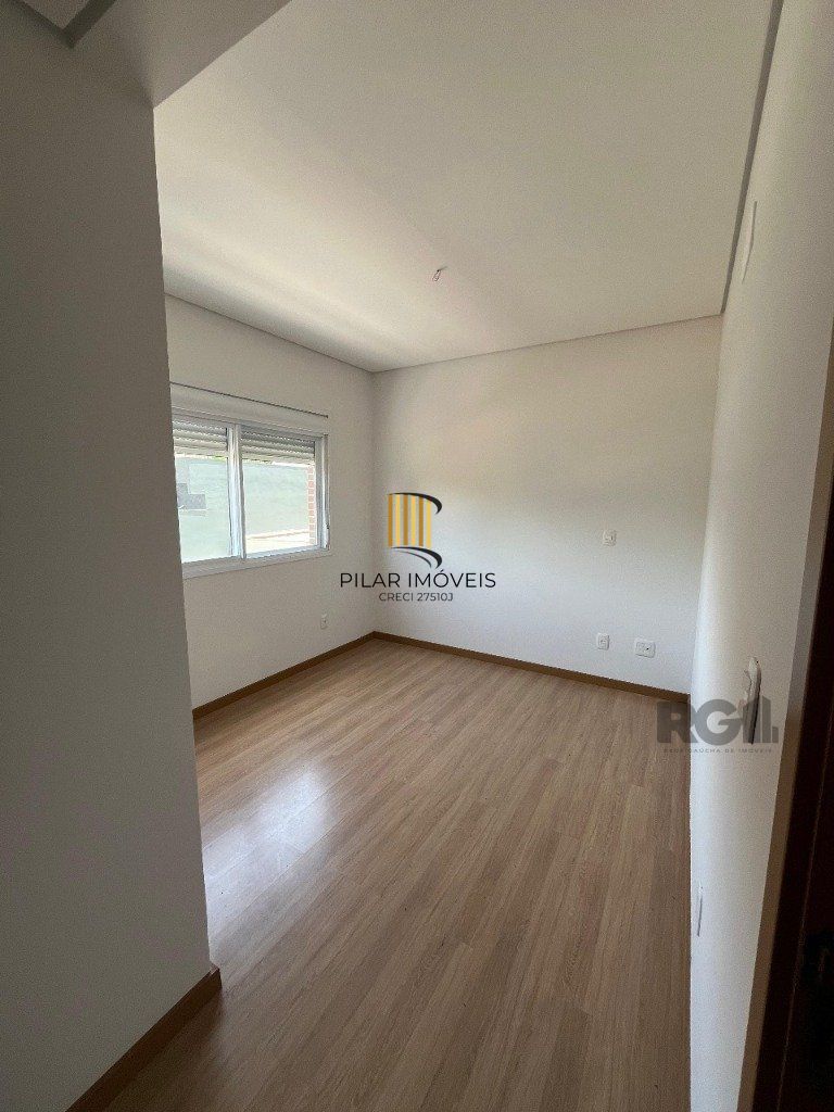 Apartamento NOVO de 104m² - 3 dormitórios, 1 suíte, churrasqueira e 2 vagas de garagem no bairro Petrópolis