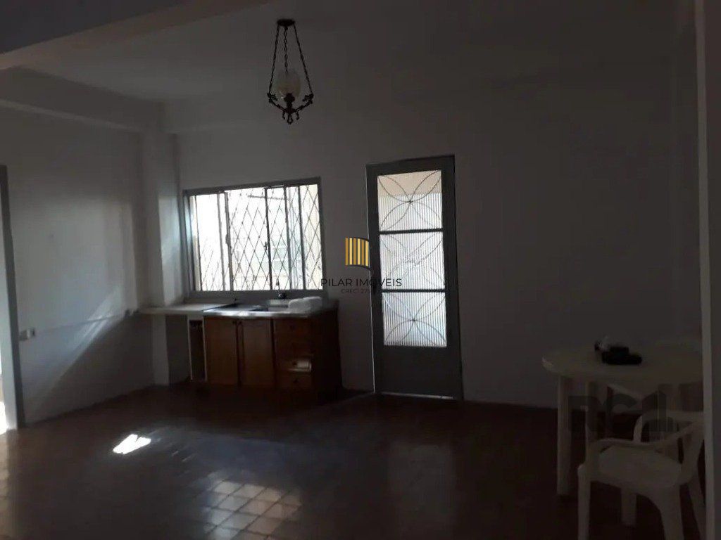 Casa com 5 dormitórios no bairro Passo das Pedras - Porto Alegre