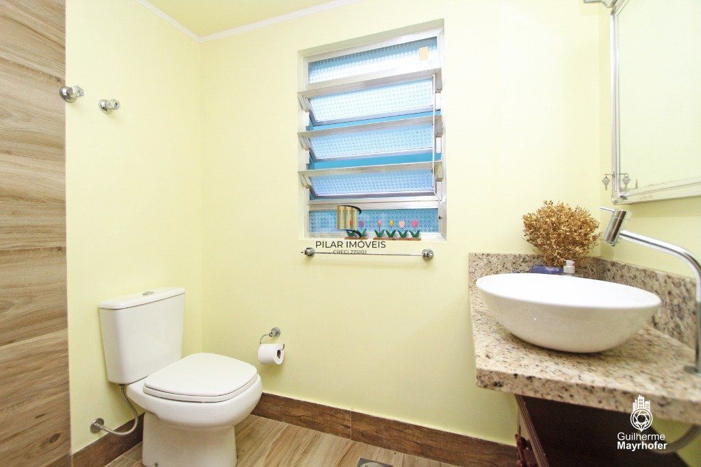 Casa para Venda - 500m², 5 dormitórios, sendo 2 suites, 5 vagas - Menino Deus