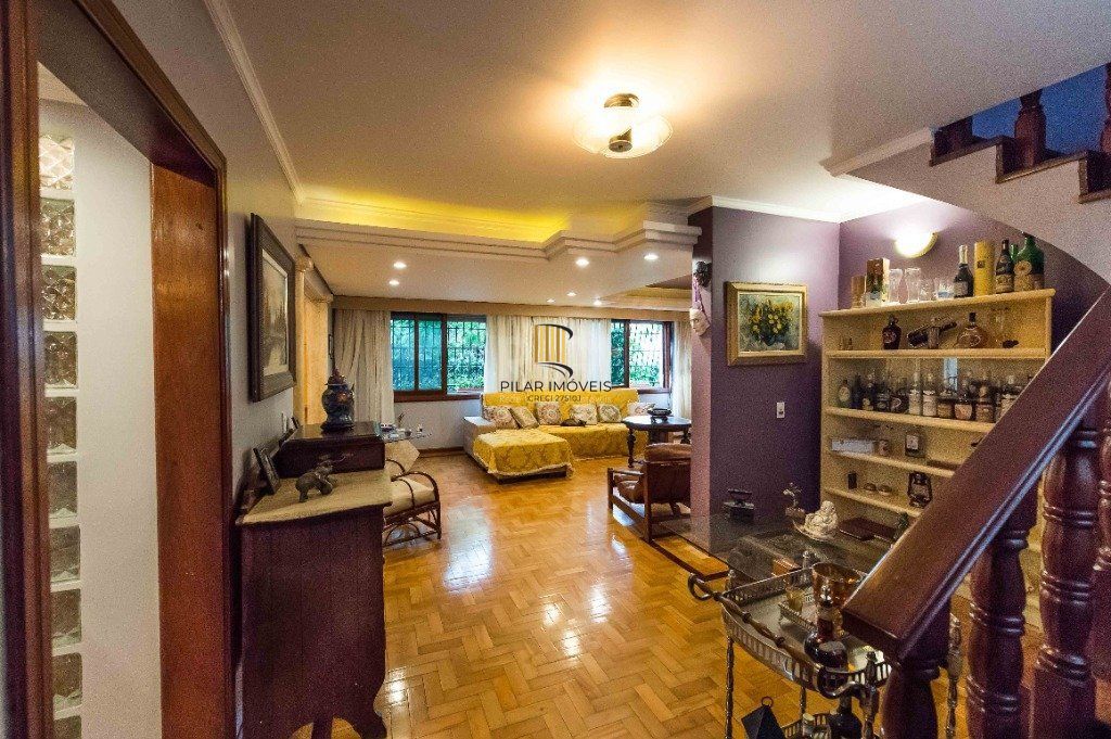 Casa para Venda - 317m², 5 dormitórios, sendo 1 suites, 2 vagas - Teresópolis