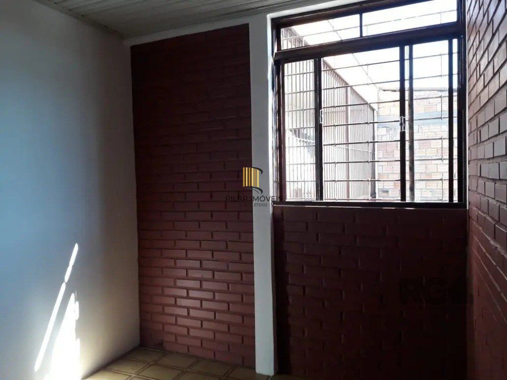Casa com 5 dormitórios no bairro Passo das Pedras - Porto Alegre