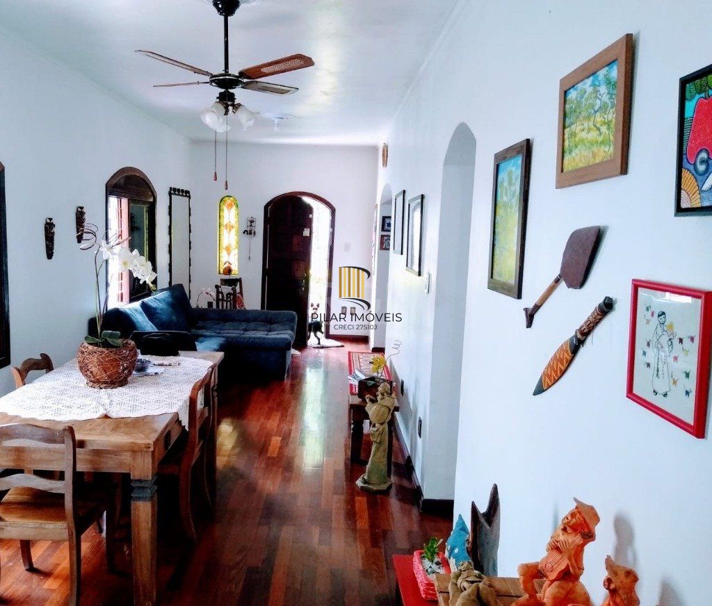 Casa para Venda - 240m², 3 dormitórios, 3 vagas - Teresópolis