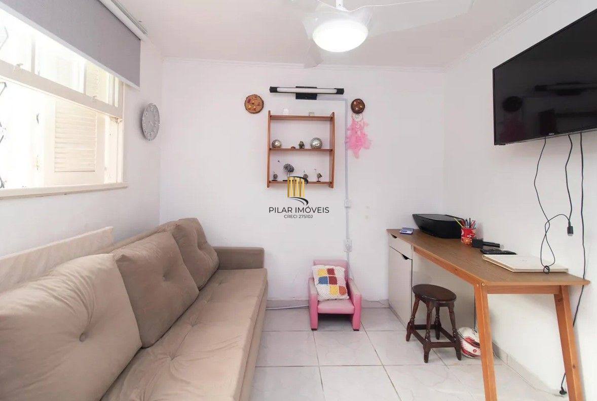 Casa com 4 dormitórios e energia solar no bairro Nonoai.