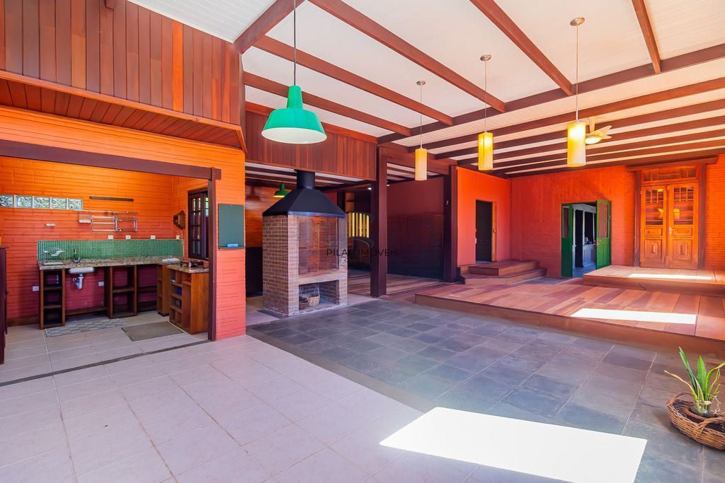 Casa de 3 dormitórios, no Bairro Ponta Grossa - Porto Alegre