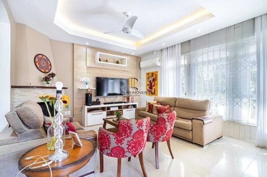 Excelente casa de 264m² com 4 dormitórios no bairro Menino Deus