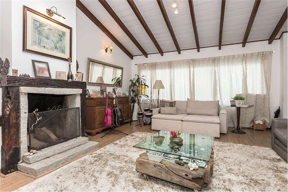 Casa de 317m², bairro jardim Lindoia