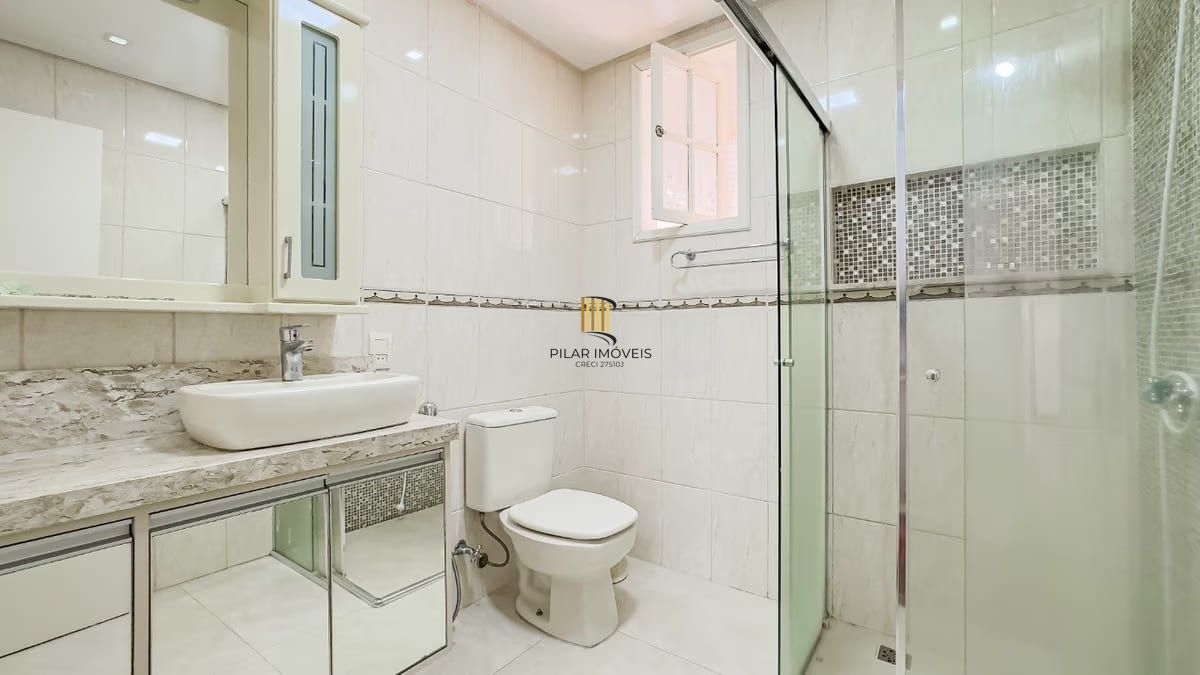 Sobrado de 3 dormitórios e 91m² à venda em Parque Santa Fé, Porto Alegre.