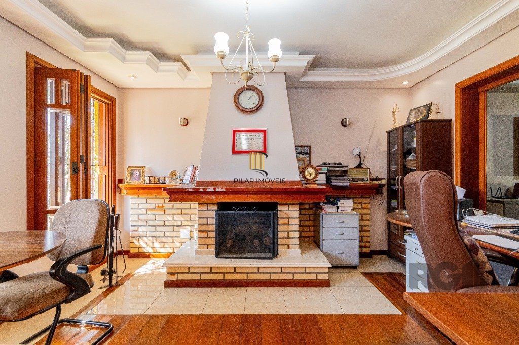 Casa de 4 dormitórios 304m² no bairro Jardim Lindóia