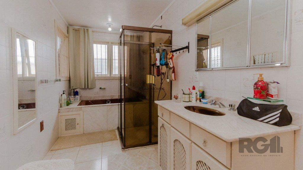 Casa 394m², 4 dormitórios, 4 vagas no bairro Cristo Redentor