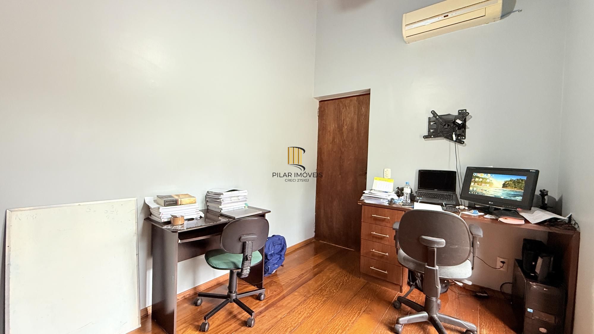 Casa para Venda - 260m², 4 dormitórios, sendo 1 suites, 4 vagas - Nonoai