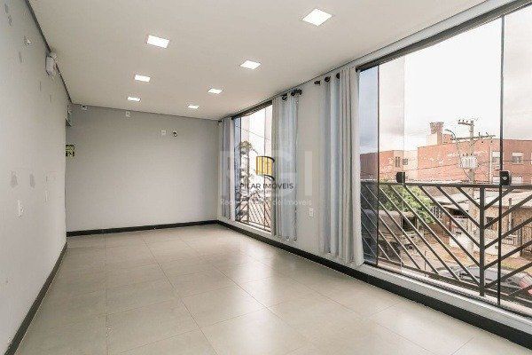 Prédio comercia próximo a Av. Bento Gonçalves.