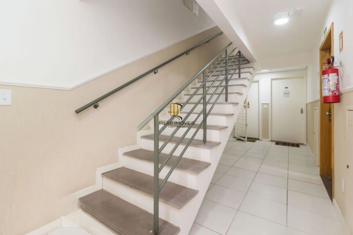 Apartamento de 2 dormitórios à venda em Hípica, Porto Alegre.