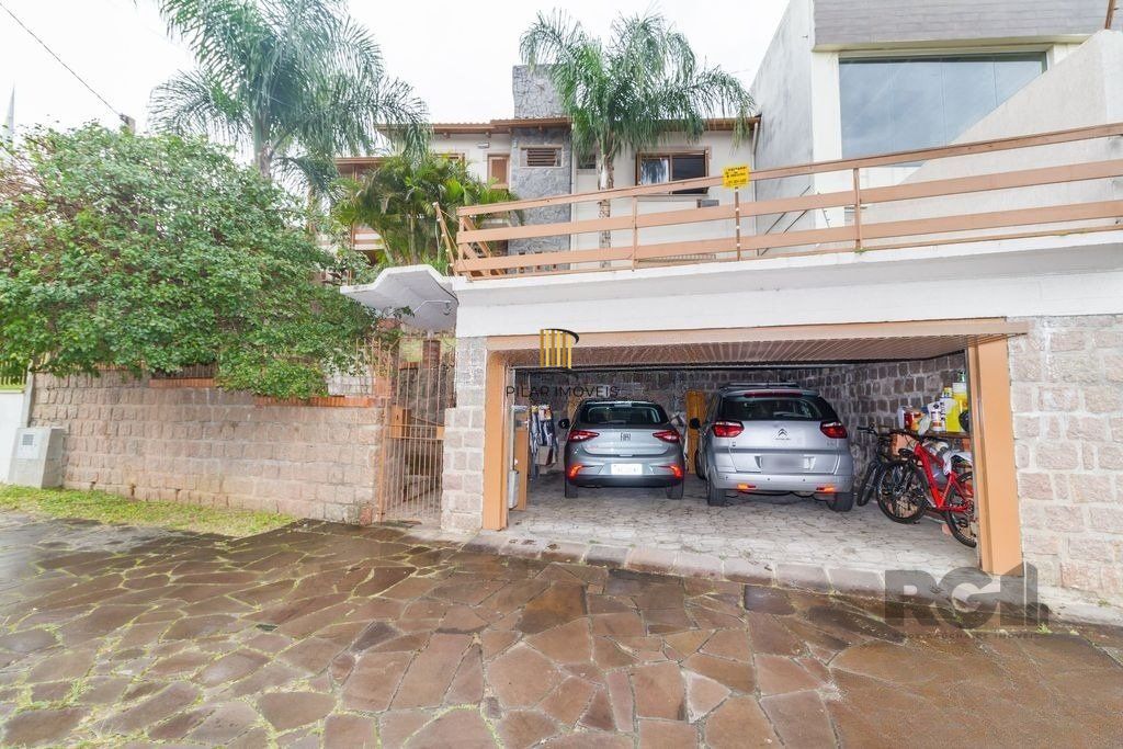 Casa 4 dormitórios no bairro Espírito Santo