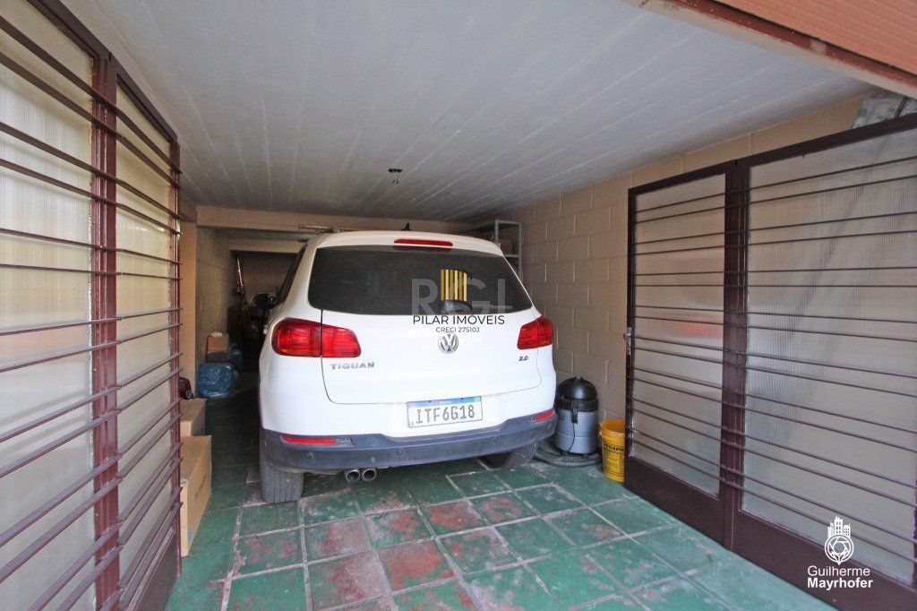 Casa para Venda - 500m², 5 dormitórios, sendo 2 suites, 5 vagas - Menino Deus