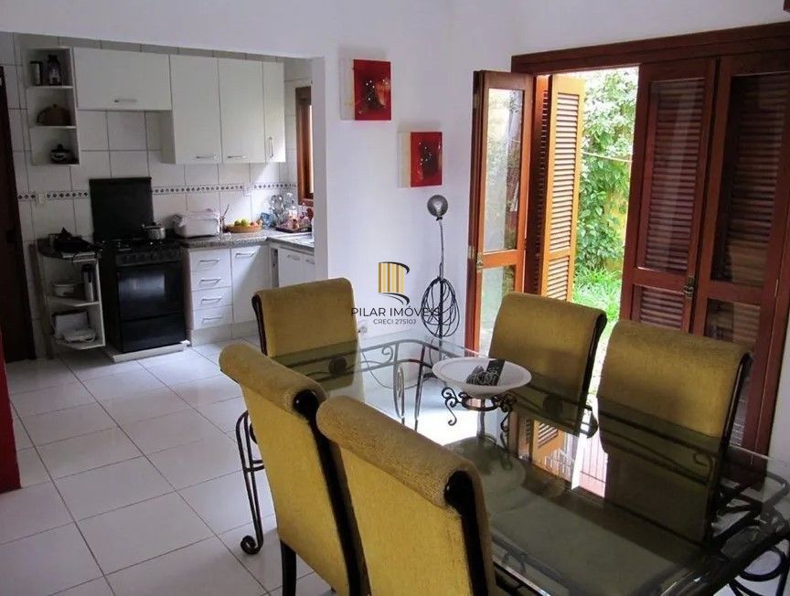 Casa 4 dormitórios no bairro Glória