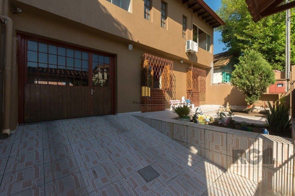Casa de 4 quartos com 265m², no bairro Cavalhada