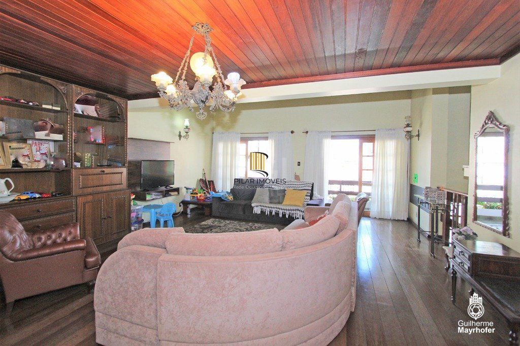 Casa para Venda - 326m², 3 dormitórios, sendo 3 suites, 4 vagas - Glória