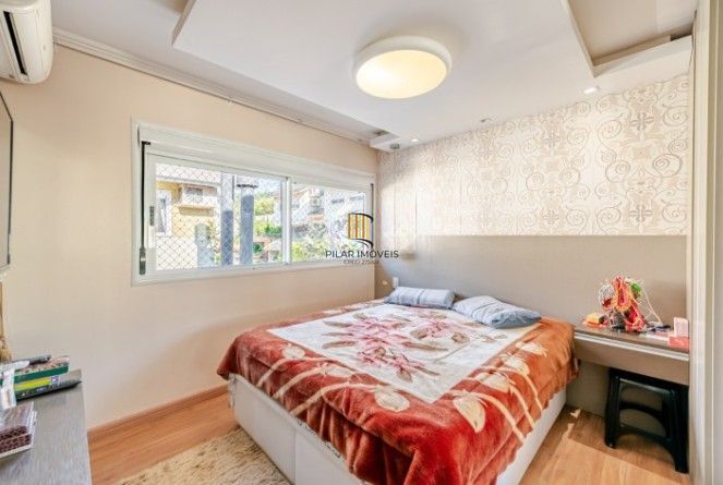 Casa em Condomínio à venda com 4 dormitórios, 248m² e 4 vagas no bairro Teresópolis, em Porto Alegre .