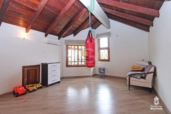 Excelente casa de 189m² com 3 dormitórios.