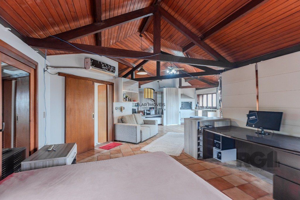 Casa 400m² - 5 dormitórios, 4 vagas no bairro Vila Jardim