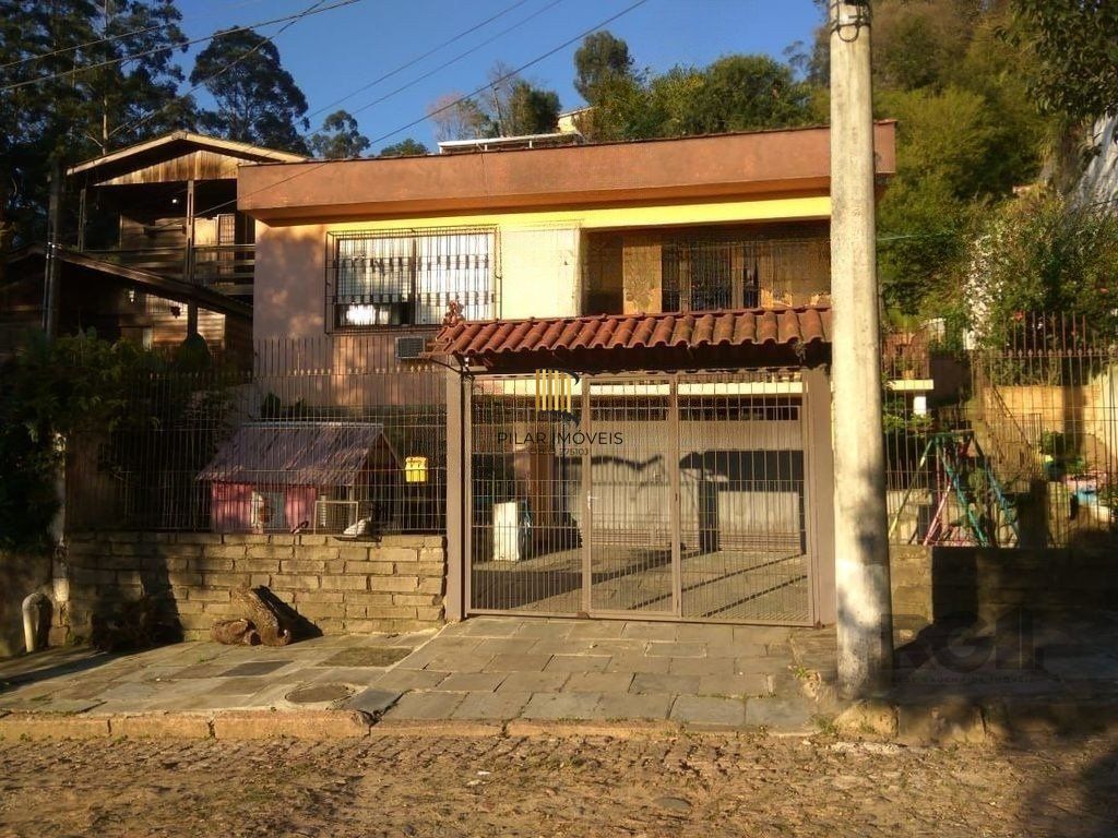 Casa de 3 dormitórios no bairro Jardim Carvalho
