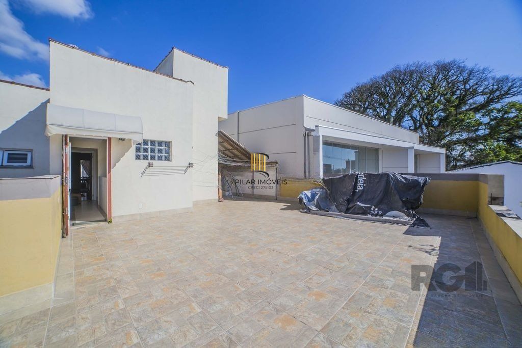 Casa de 4 dormitórios no bairro Glória