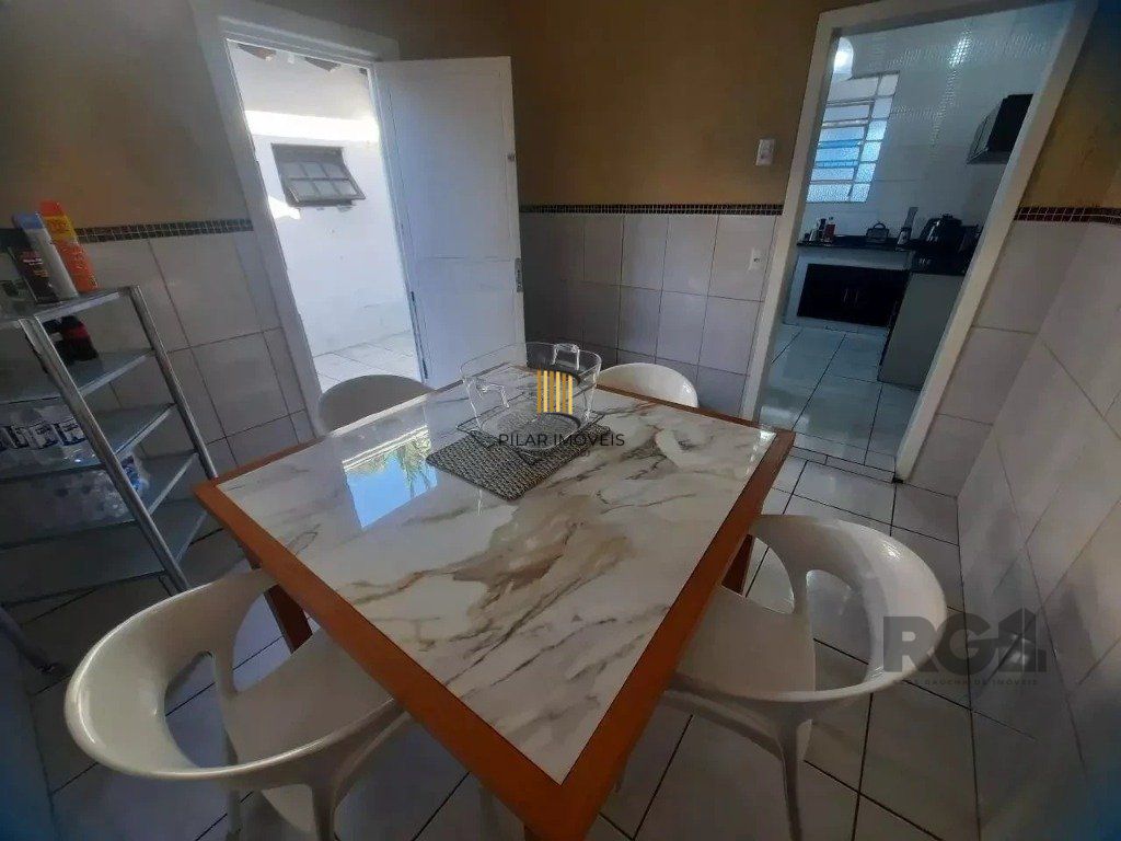 Casa de 3 dormitórios, no bairro Glória
