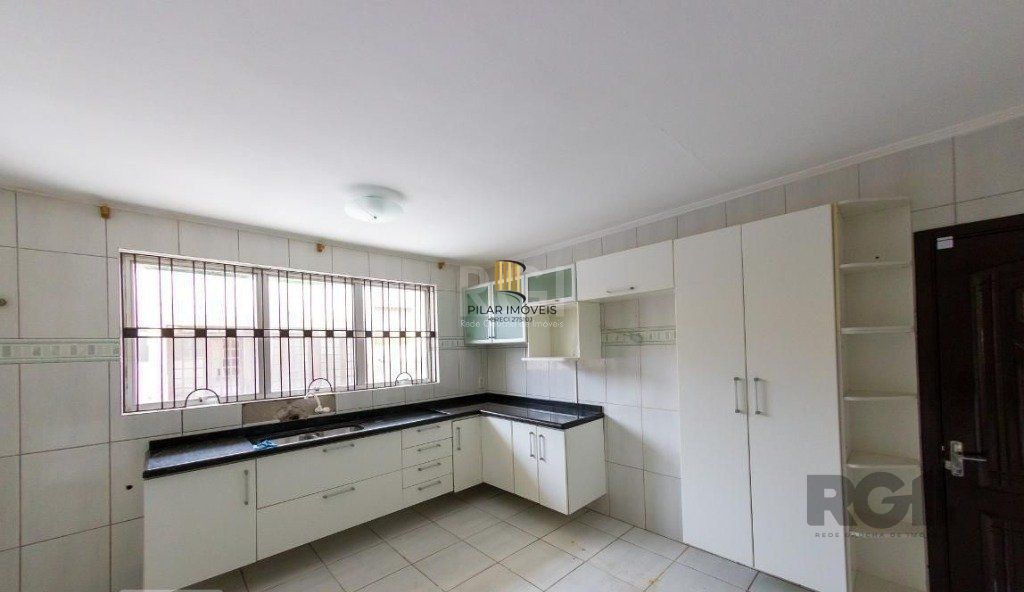 Casa para Venda - 450m², 4 dormitórios, sendo 3 suites, 5 vagas - Nonoai