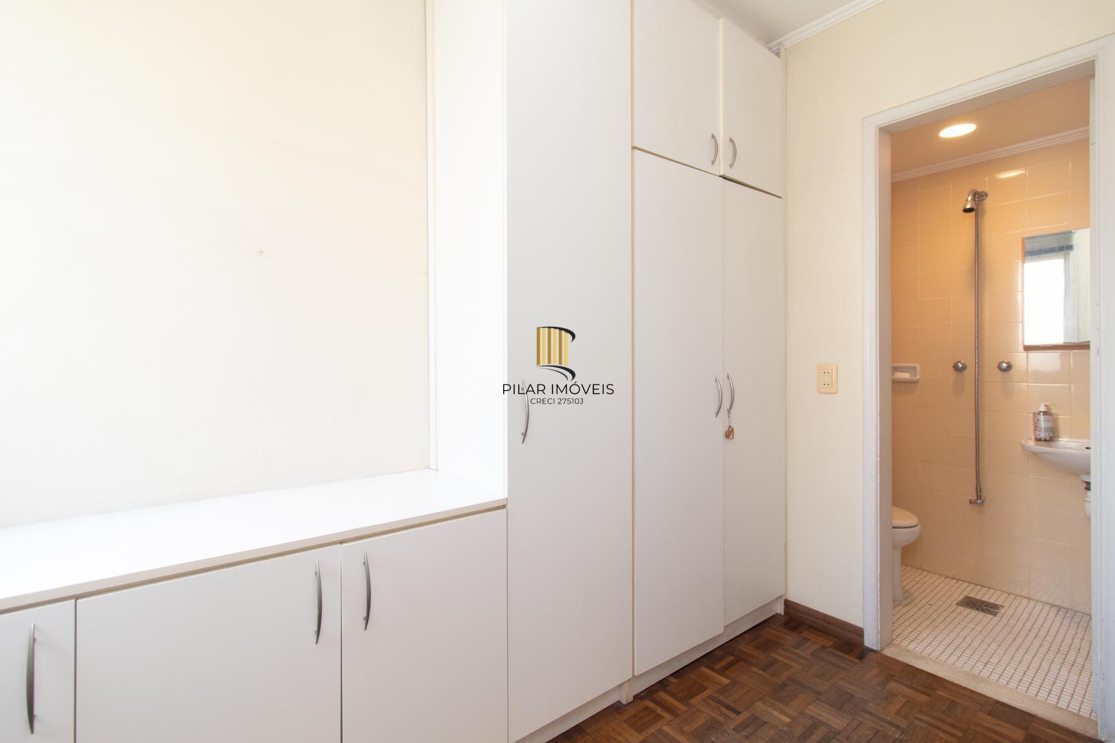 Apartamento de 03 dormitorios com suite e vaga coberta no bairro Menino Deus