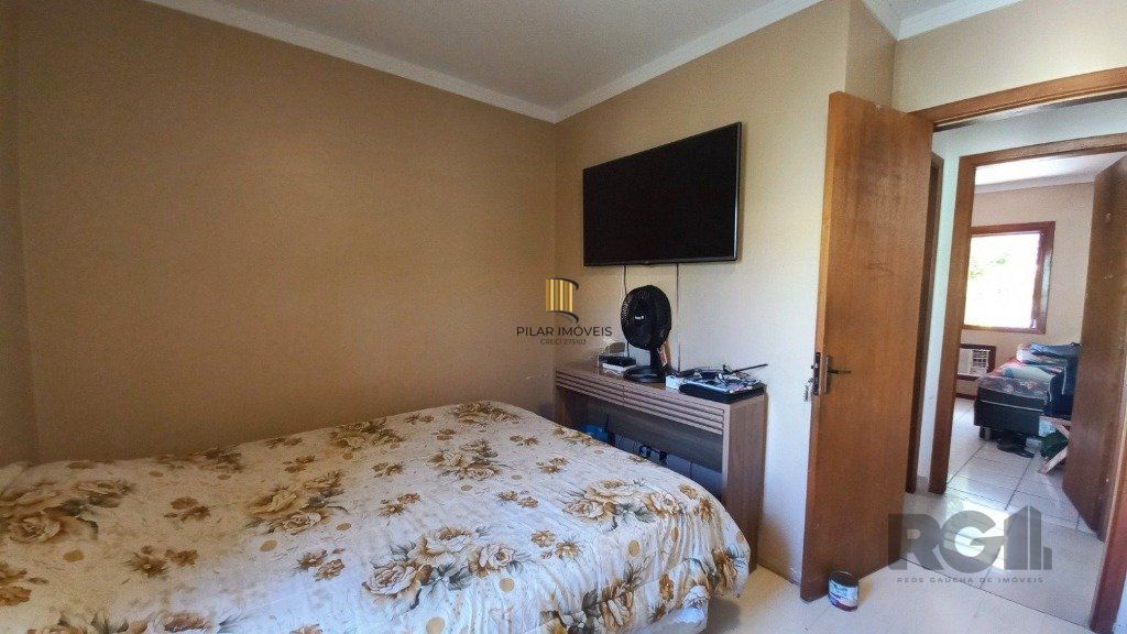 Casa de 2 dormitórios localizada no bairro Hípica