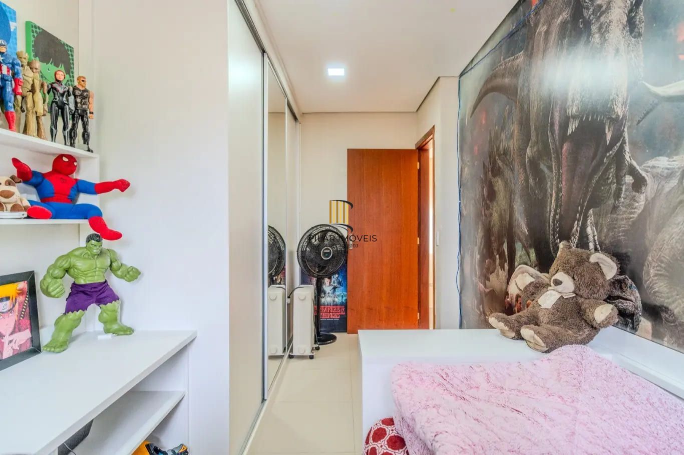Casa de 3 dormitórios à venda em Santa Tereza, Porto Alegre.