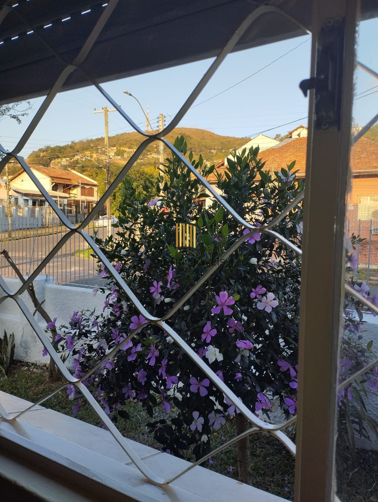 Casa 2 dormitórios no bairro Glória