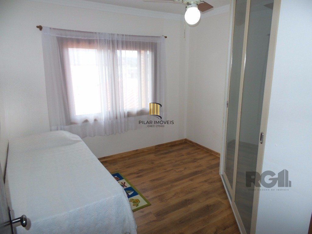 Excelente casa em condomínio com 3 dormitórios e 4 vagas.