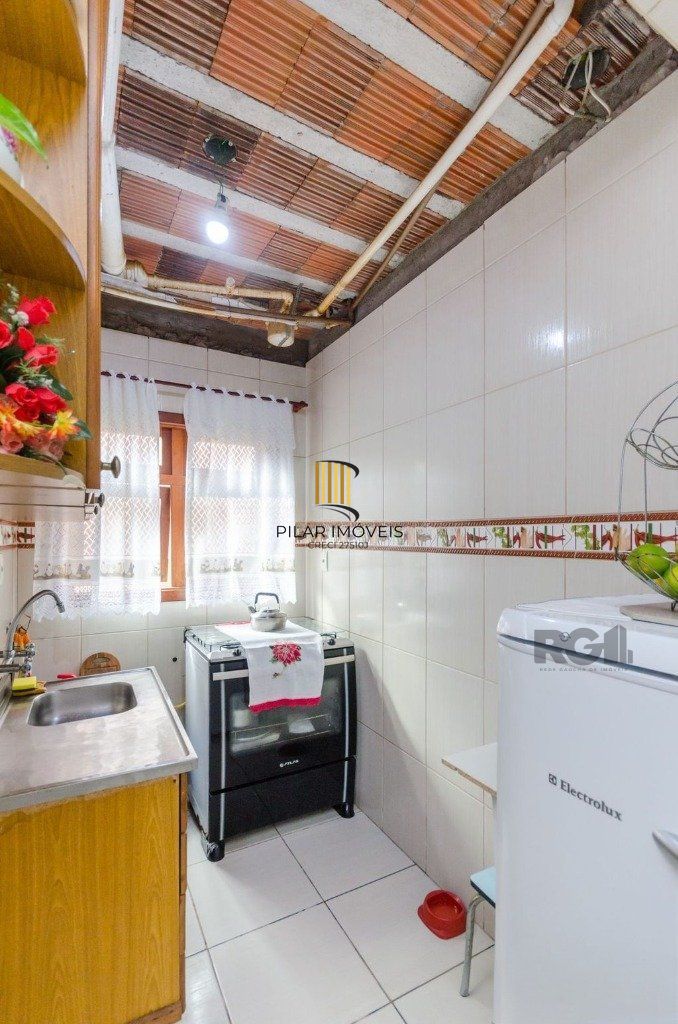 Casa em Condomínio, 166m² - 3 dormitórios, 2 vagas no bairro Guarujá