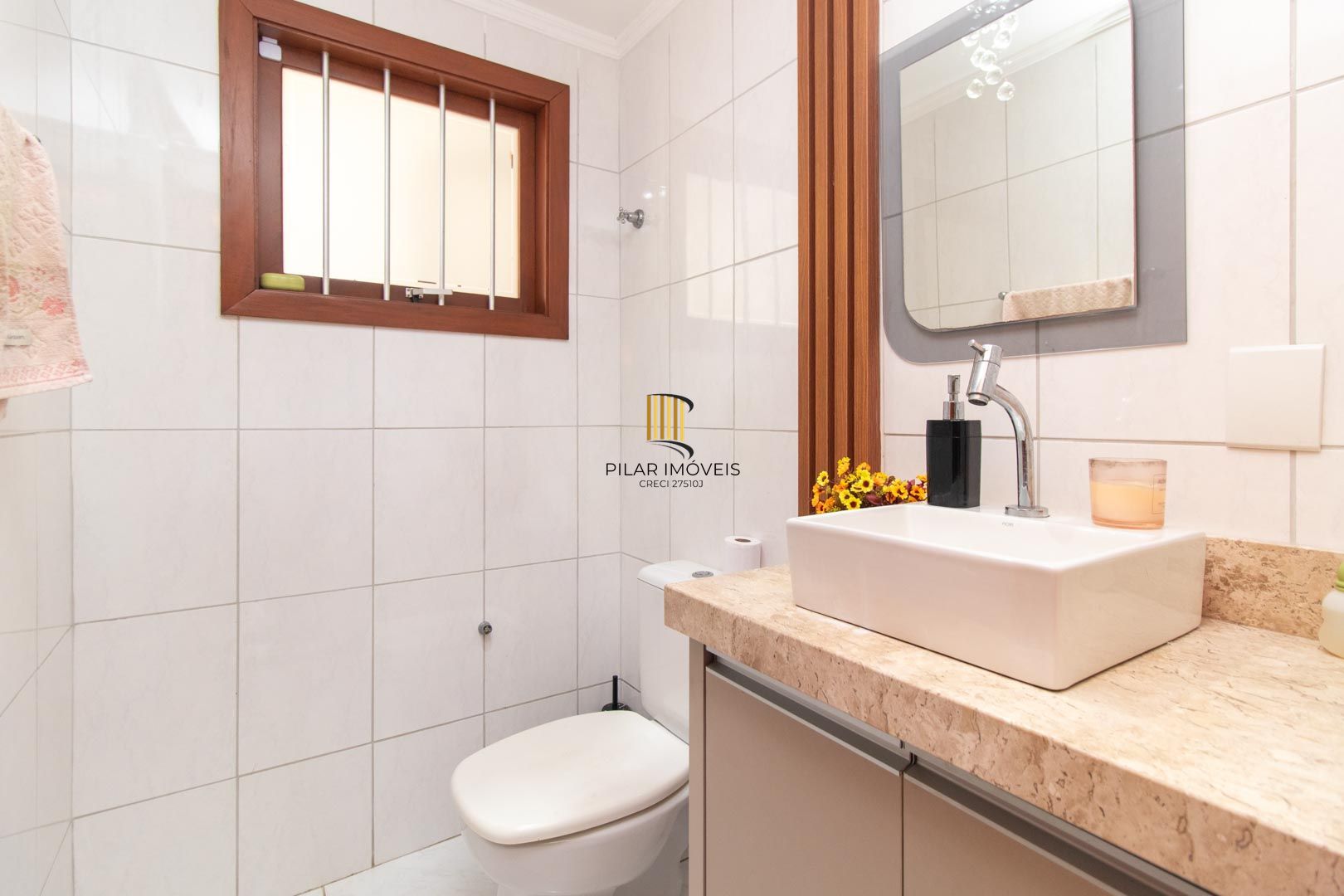 Casa de 03 dormitorios com suite e piscina no bairro Hipica - Porto alegre/Rs