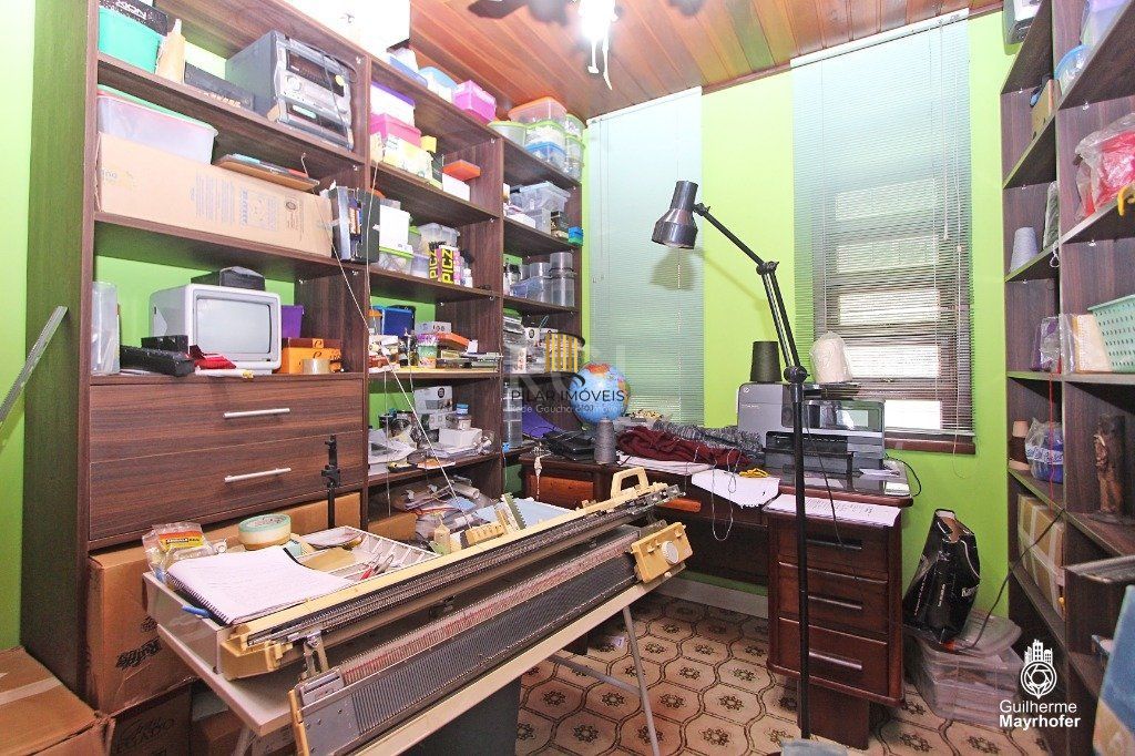 Casa para Venda - 381m², 3 dormitórios, sendo 1 suites, 4 vagas - Tristeza