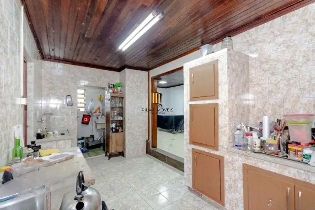 Casa à venda com 3 dormitórios, 1 suíte e espaço gourmet em terreno alto
