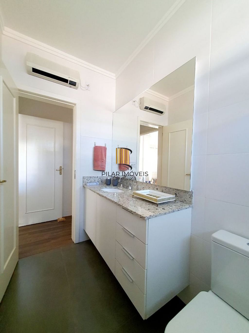 Casa de  3 dormsitorios no Bairro Camaquã - Porto Alegre