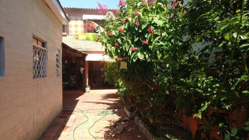 Casa com 3 dormitórios no bairro Sarandi