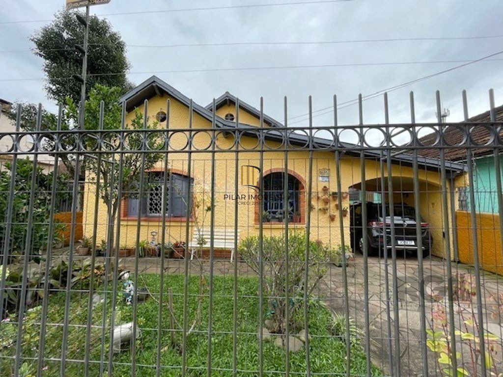 Casa 4 dormitórios no bairro Santa Tereza