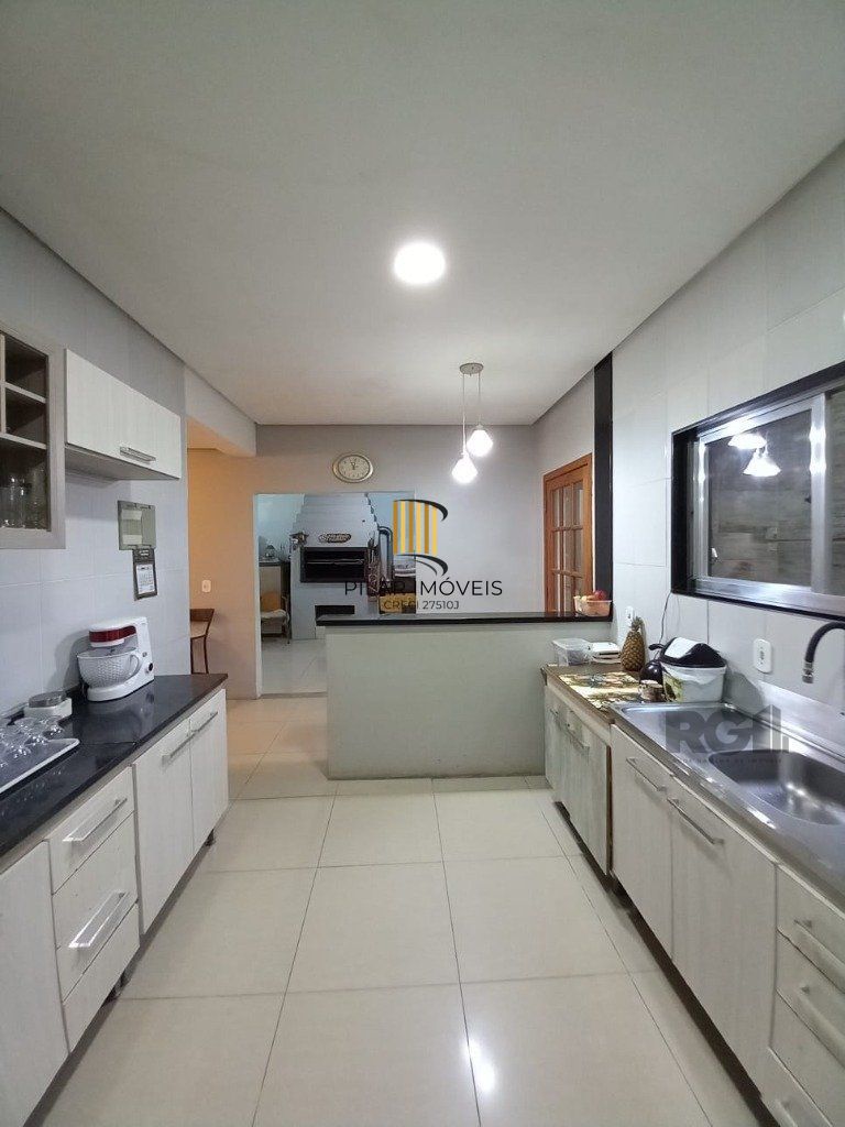 Casa com 4 dormitórios no bairro Vila Nova