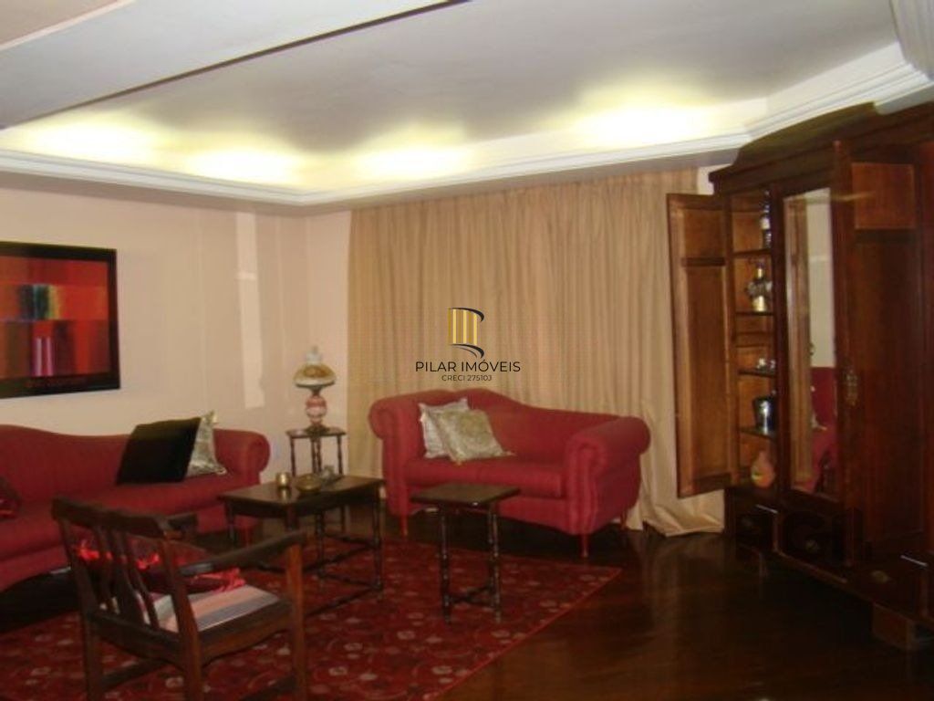 Casa de 370m² - 4 dormitórios, 2 suítes e 4 vagas de garagem no bairro Espírito Santo