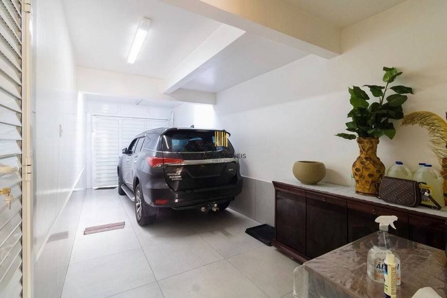Casa 280m² - 3 dormitórios, 1 suíte, 2 vagas no bairro Jardim Itú