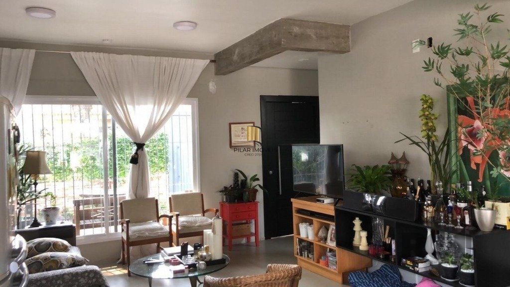 Casa 4 dormitórios no bairro Nonoai