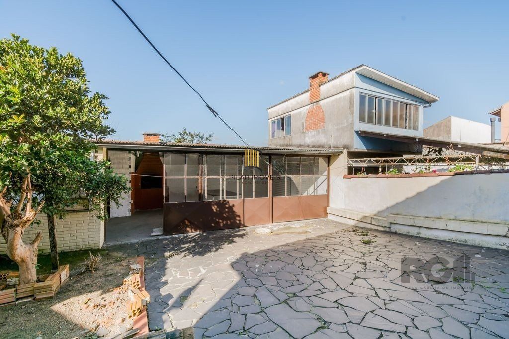 Casa de 159m² - 2 dormitórios, 3 vagas no bairro Rubem Berta