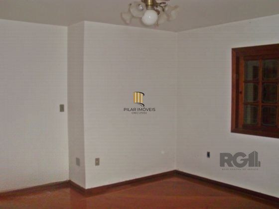 Casa para Venda - 218m², 5 dormitórios, sendo 1 suites, 2 vagas - Vila Nova