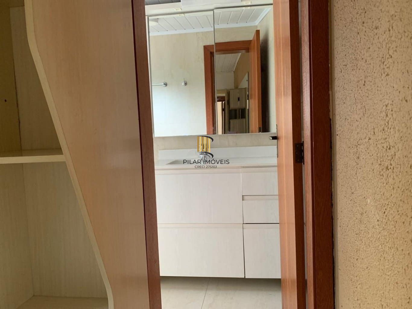 Casa em Condomínio de 3 dormitórios à venda em Tristeza, Porto Alegre.