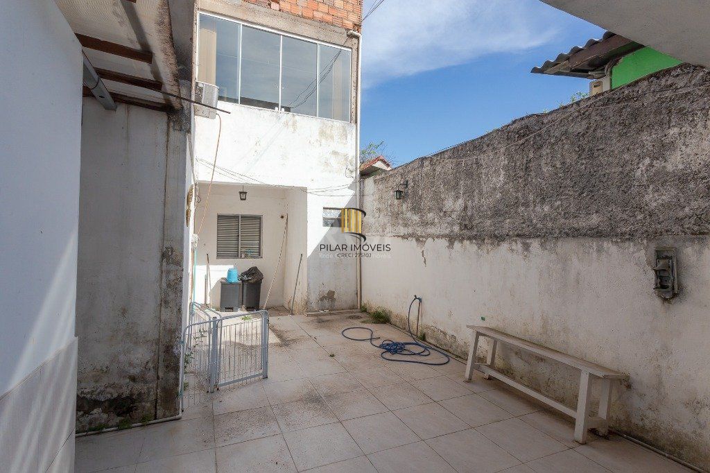 Casa 4 Dormitório(s) Bairro Glória