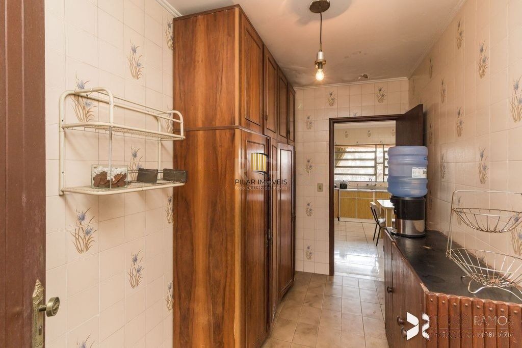 Lindo sobrado com 347m2 de área construída,  5 vagas, espaço de lazer com vista panorâmica.
