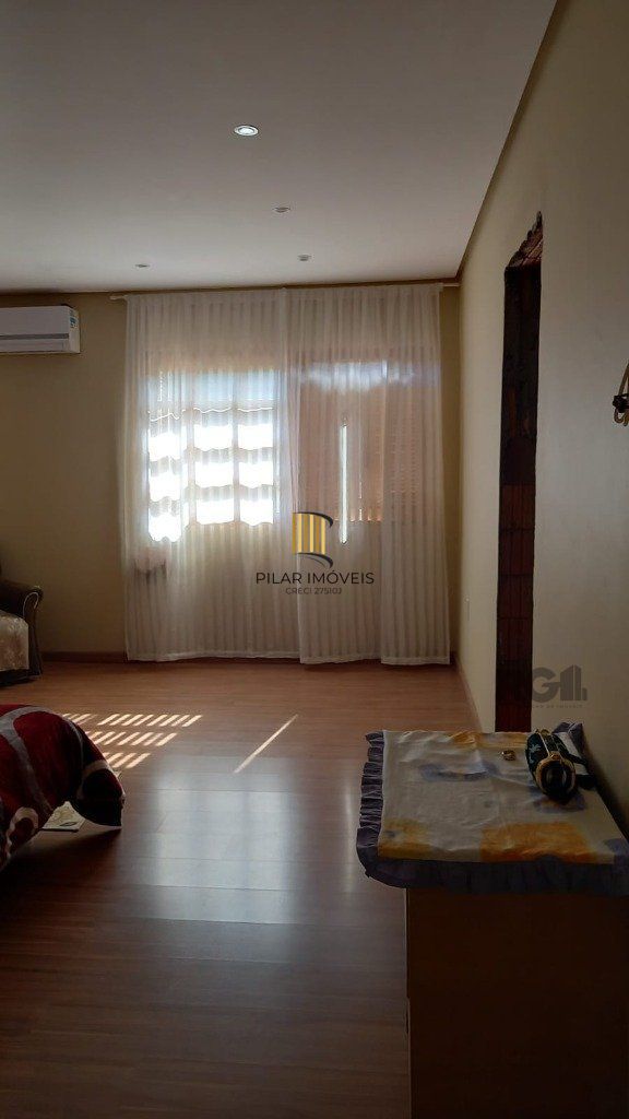 Casa com 4 dormitórios no bairro Vila Nova